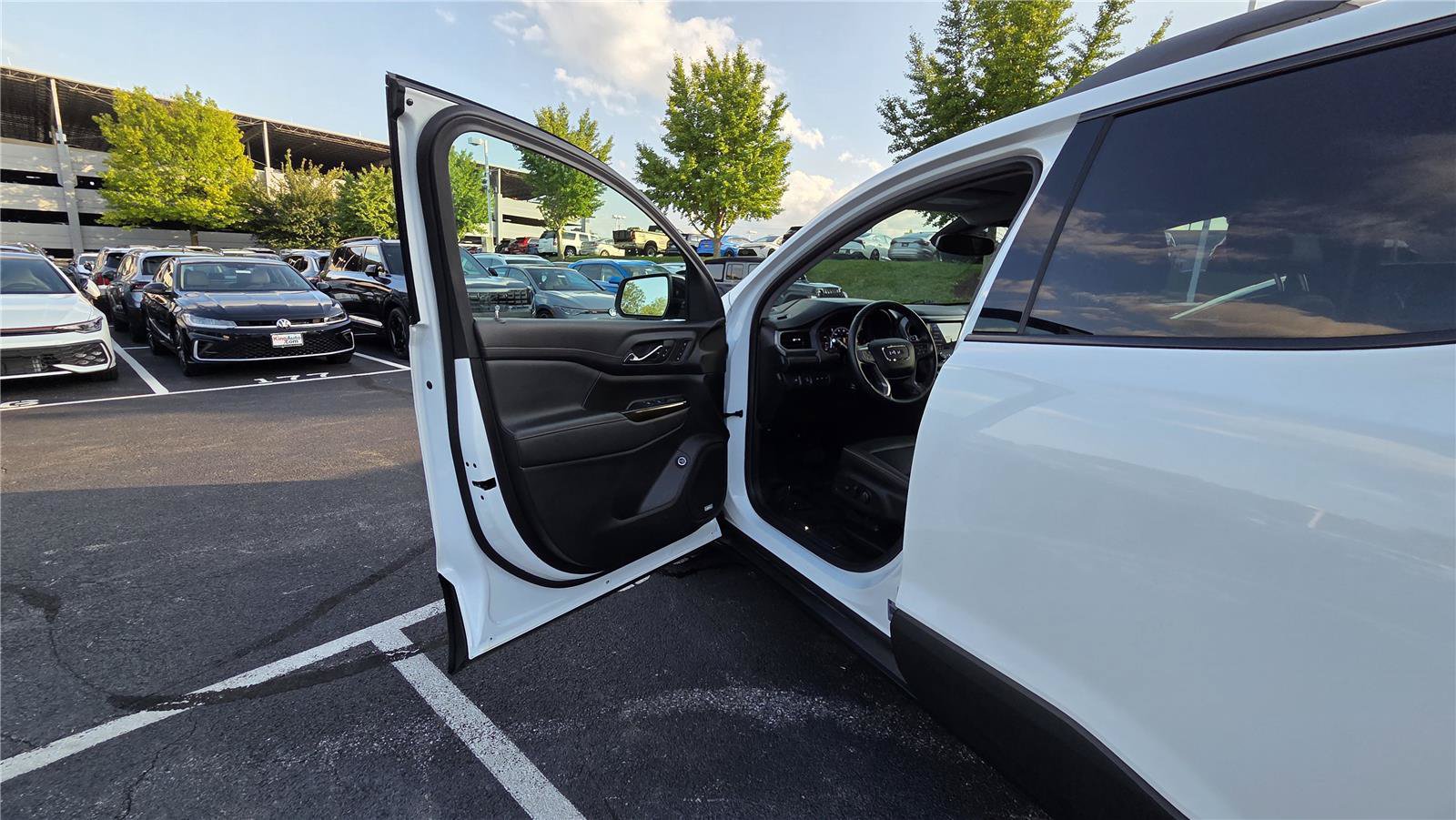 Used 2023 GMC Acadia AT4 w/ Technology Package AWD/4WD image 12