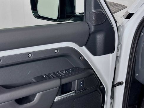Used 2025 Land Rover Defender 110 S image 20
