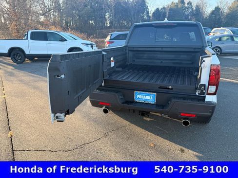 Used 2025 Honda Ridgeline Black Edition image 17