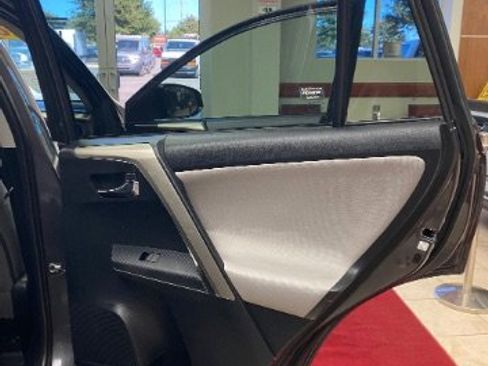 Used 2014 Toyota RAV4 XLE image 12