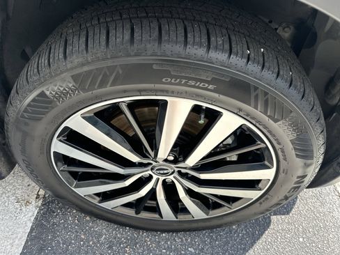 Used 2023 Nissan Pathfinder Platinum image 6