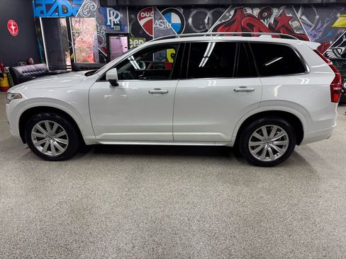 Used 2018 Volvo XC90 T6 Momentum w/ Momentum Plus Package AWD/4WD image 2