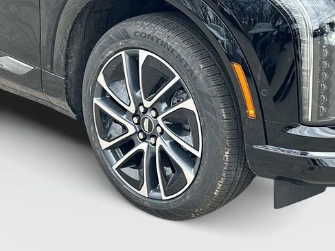 New 2026 Cadillac Optiq Sport 2 image 17