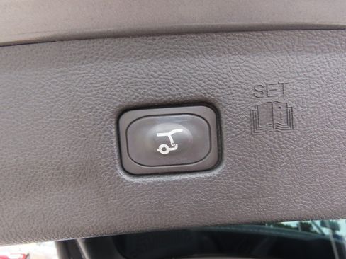 Used 2023 Ford Edge Titanium AWD/4WD image 15