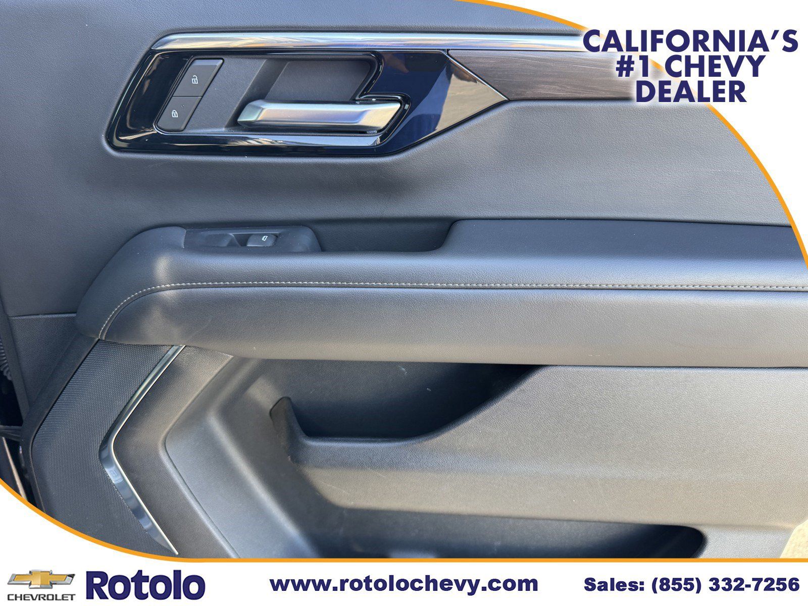 Used 2025 Chevrolet Suburban LT RWD image 12