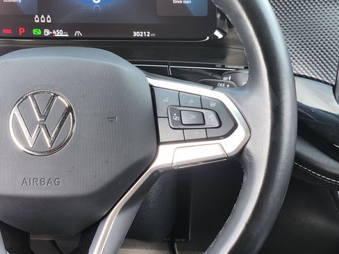 Used 2025 Volkswagen Atlas Cross Sport SEL R-Line image 33