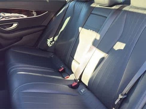 Used 2017 Mercedes-Benz E 300 4MATIC image 31