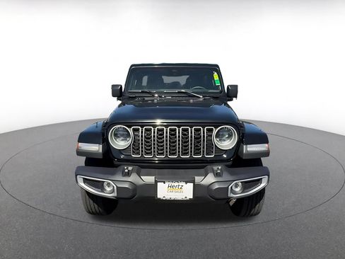 Used 2025 Jeep Wrangler Unlimited Sahara AWD/4WD image 4