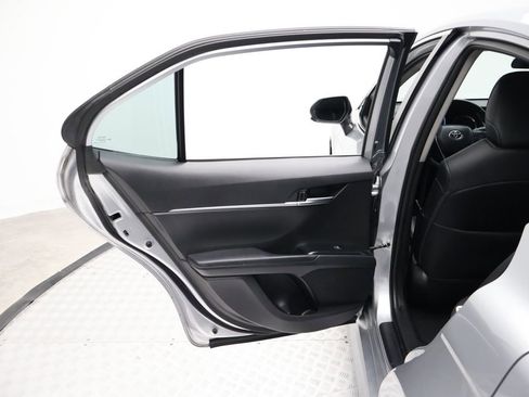 Certified 2020 Toyota Camry SE image 21