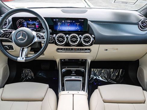 Certified 2025 Mercedes-Benz GLA 250 image 12