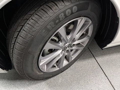 Used 2020 MAZDA MAZDA3 Sedan FWD image 10