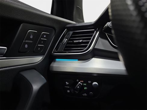 Used 2023 Audi Q5 e Prestige w/ Prestige Package image 29