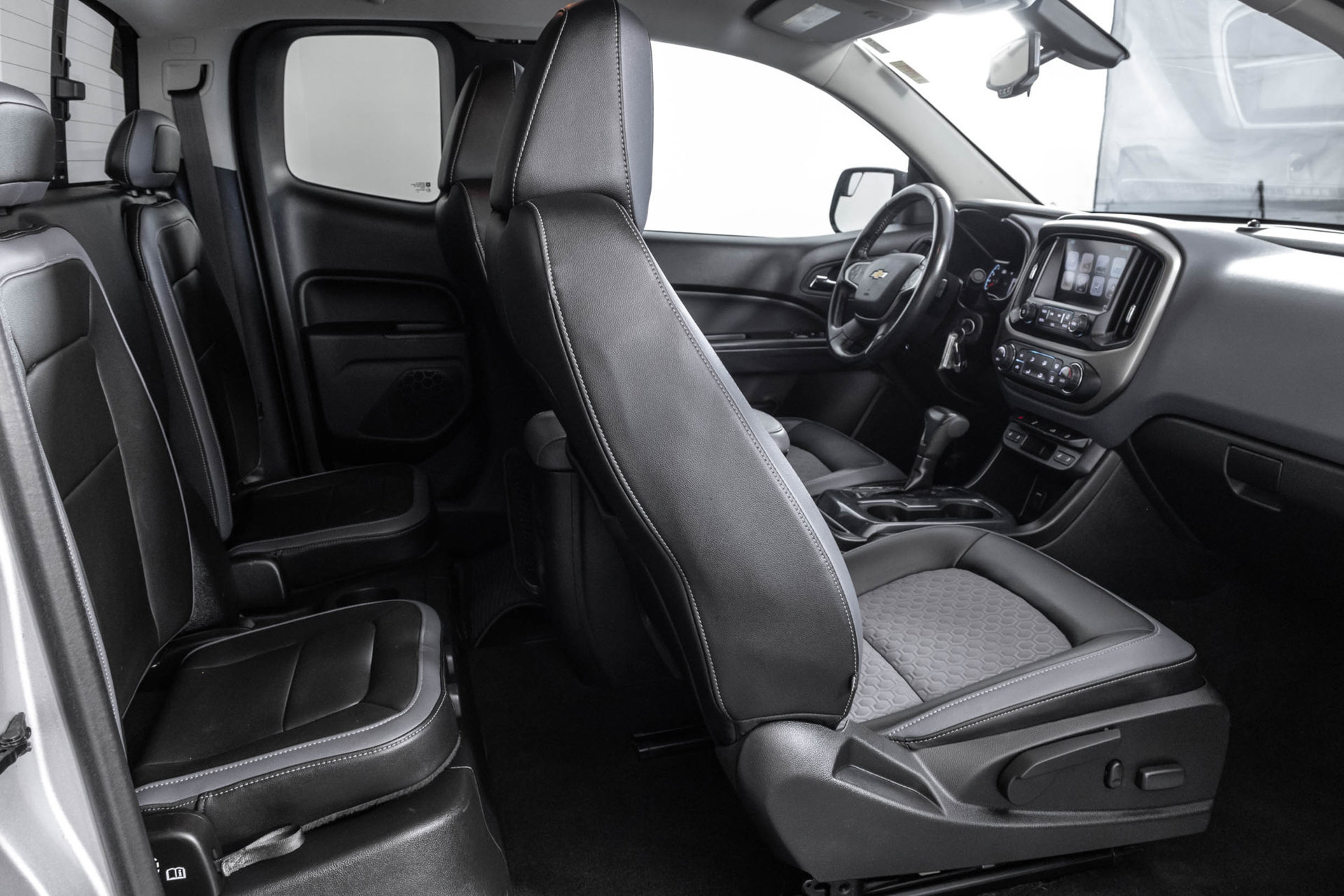 Used 2017 Chevrolet Colorado Z71 AWD/4WD image 37