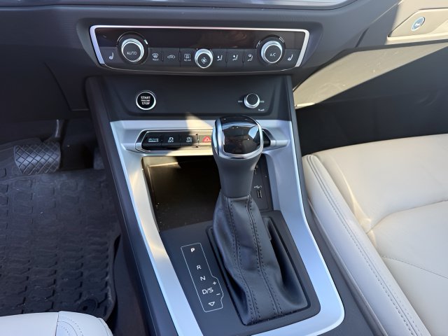 Used 2021 Audi Q3 2.0T Premium w/ Convenience Package AWD/4WD image 16