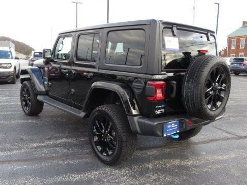 Used 2023 Jeep Wrangler Unlimited Sahara w/ Cold Weather Group image 5