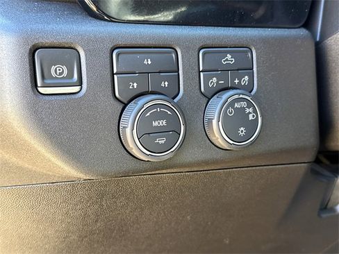Used 2024 Chevrolet Silverado 2500 LT image 23