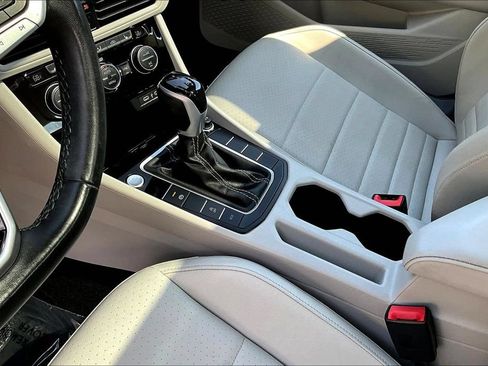 Used 2023 Volkswagen Jetta SE FWD image 19