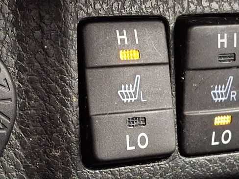 Used 2017 Toyota Corolla XSE image 23