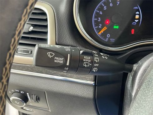 Used 2017 Jeep Grand Cherokee Limited image 14