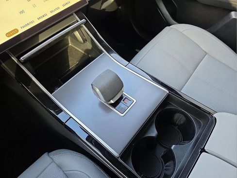 Used 2024 Land Rover Range Rover Velar Dynamic SE image 25