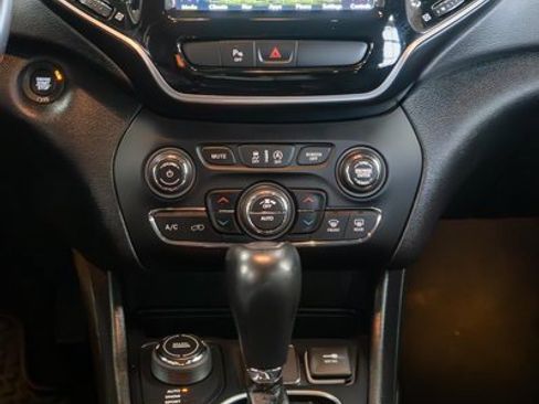 Used 2020 Jeep Cherokee Limited image 16