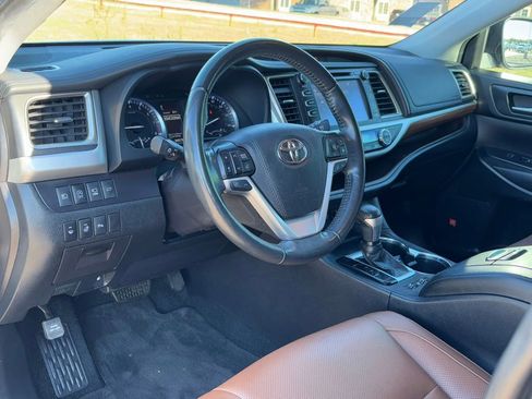 Used 2019 Toyota Highlander Limited Platinum image 12