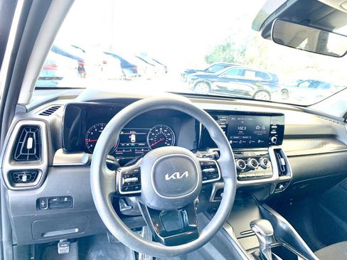 Used 2022 Kia Sorento LX image 11