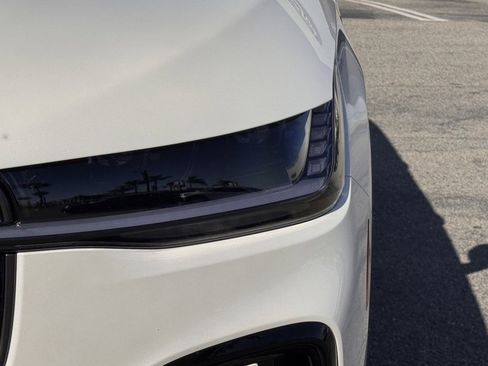 Used 2025 Lincoln Nautilus Premier w/ Jet Appearance Package image 8