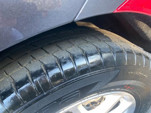 Used 2023 Chrysler Voyager LX image 30