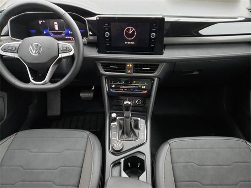 New 2025 Volkswagen Taos SE image 9