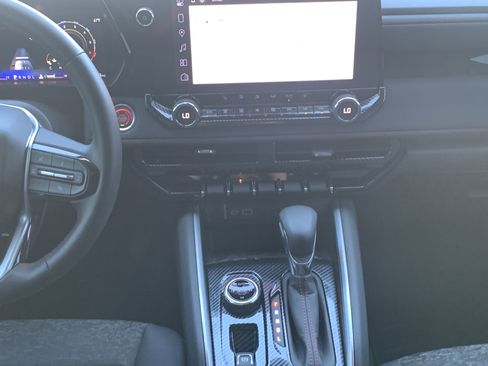 Used 2024 Chevrolet Colorado Z71 w/ Z71 Convenience Package 2 image 28