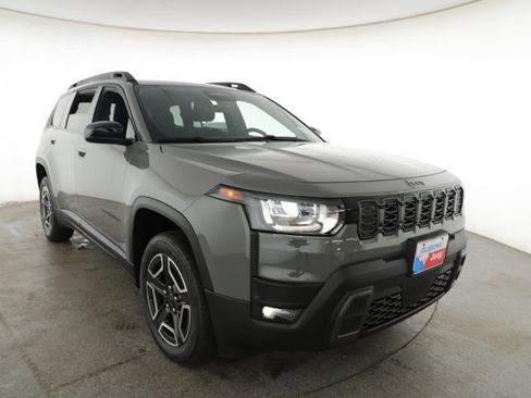 New 2026 Jeep Cherokee Laredo image 3