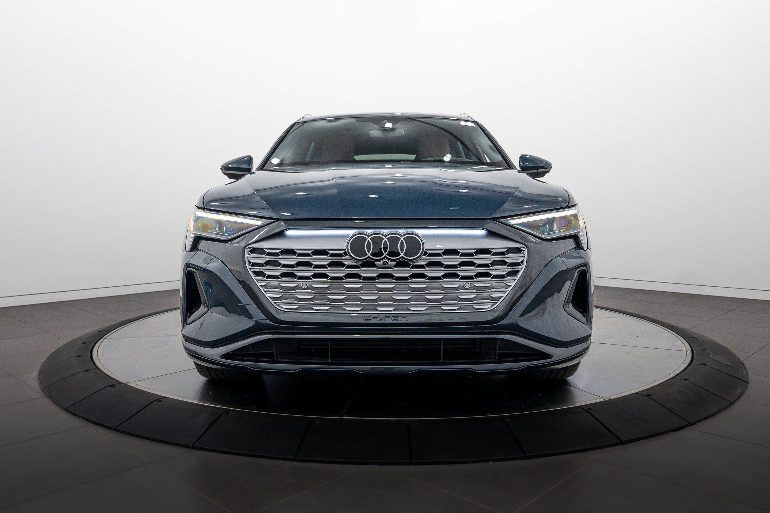 Certified 2024 Audi Q8 e-tron Prestige w/ Prestige Package AWD/4WD image 25