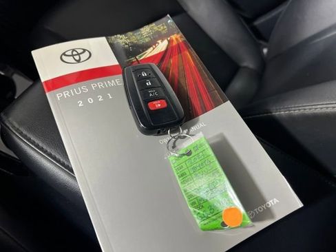 Used 2021 Toyota Prius Prime XLE w/ Carpet Mat Package (TMS) image 15