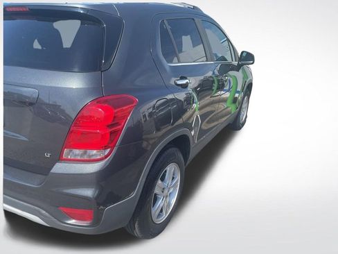 Used 2020 Chevrolet Trax LT w/ LT Convenience Package image 7