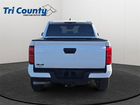 Used 2024 Toyota Tacoma TRD Off-Road image 7