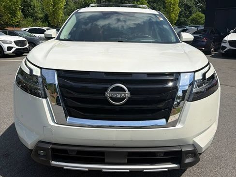 Used 2023 Nissan Pathfinder Platinum w/ Cargo Package AWD/4WD image 2