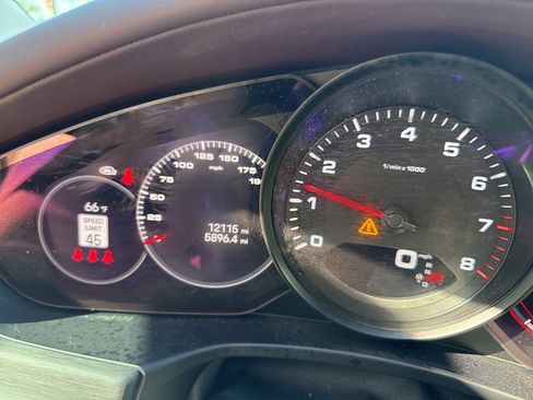 Used 2023 Porsche Panamera image 3