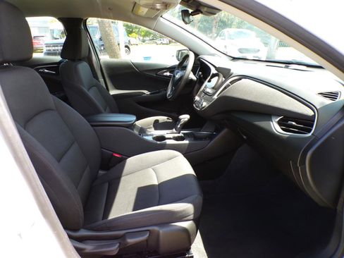 Used 2025 Chevrolet Malibu LT FWD image 20
