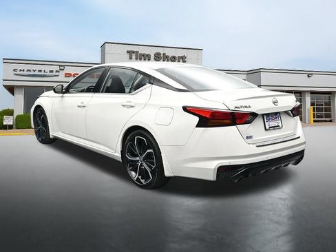 Used 2023 Nissan Altima 2.5 SR w/ SR Premium Package FWD image 3