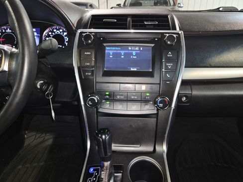 Used 2016 Toyota Camry SE w/ Protection Package (Q2) FWD image 33