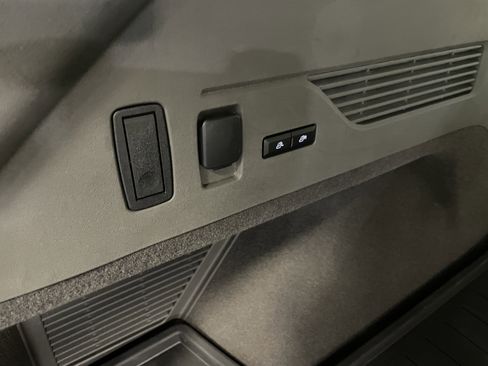 Used 2024 Lincoln Nautilus Reserve w/ Equipment Group 202A image 30