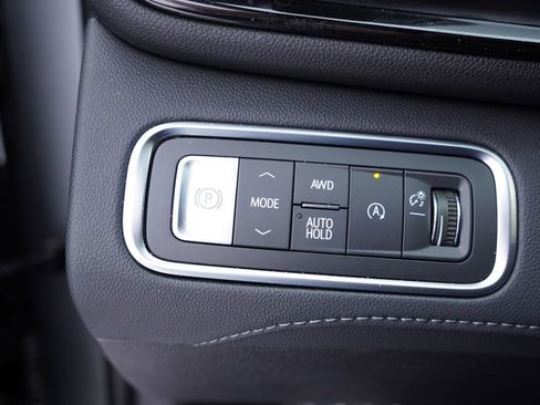 Certified 2025 Buick Enclave Preferred image 25