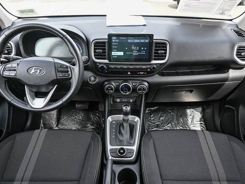 Certified 2025 Hyundai Venue SEL FWD image 18
