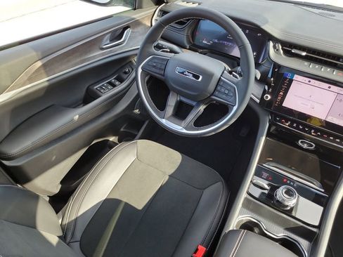 New 2026 Jeep Grand Cherokee Altitude image 15