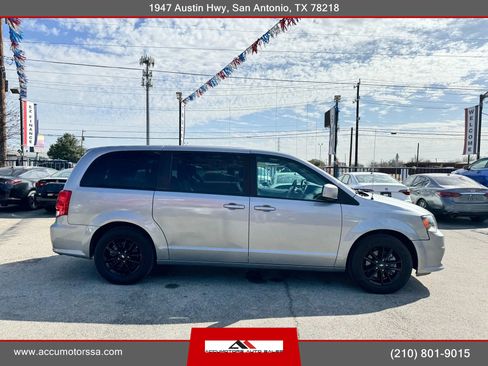 Used 2020 Dodge Grand Caravan GT image 4