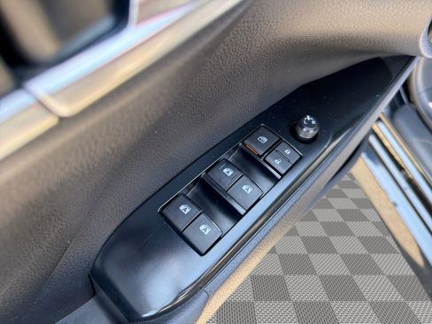 Used 2018 Toyota Camry LE FWD image 15
