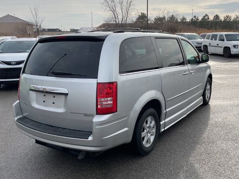 Used 2010 Chrysler Town & Country Touring w/ Trailer Tow Group image 8