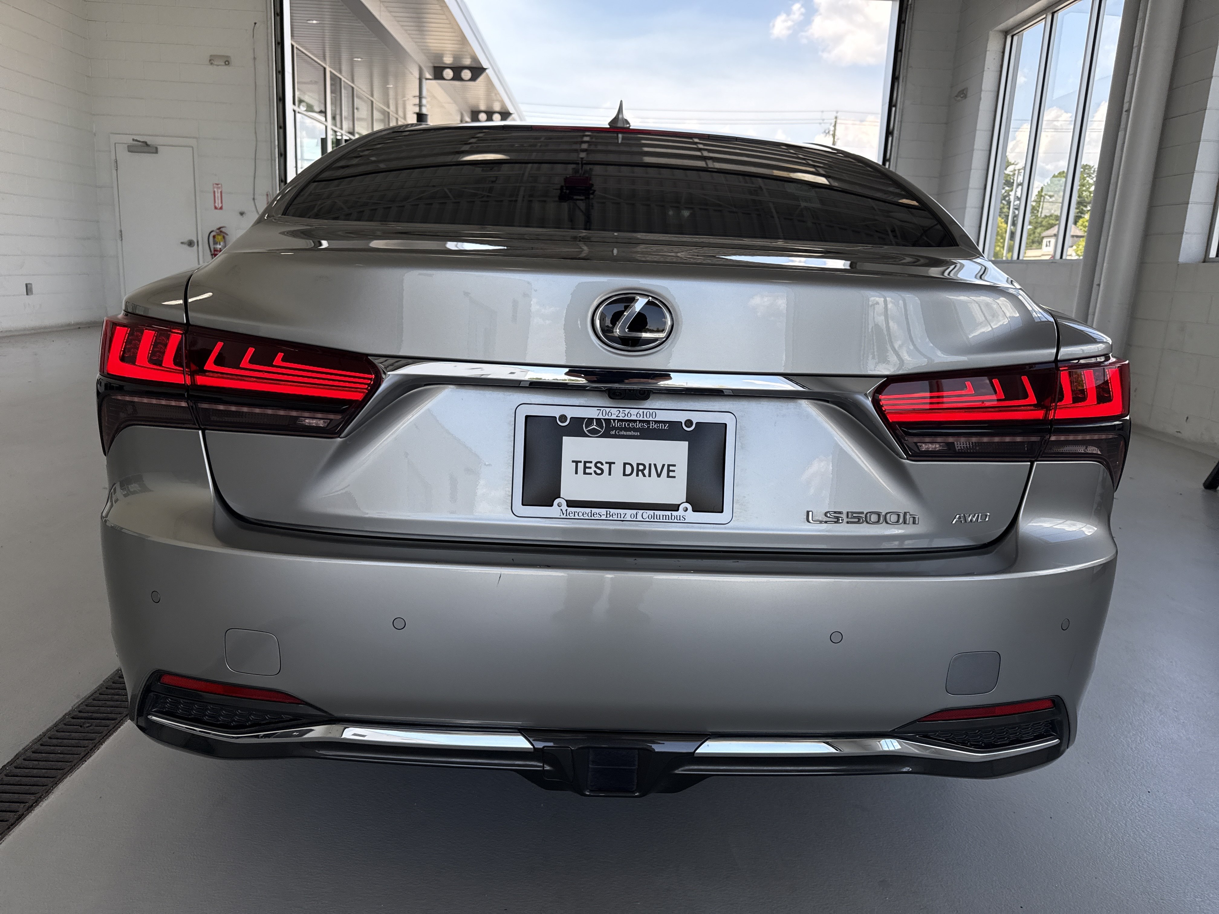 Used 2023 Lexus LS 500h AWD w/ Luxury Package image 11