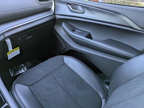 New 2025 Jeep Grand Cherokee Altitude image 15